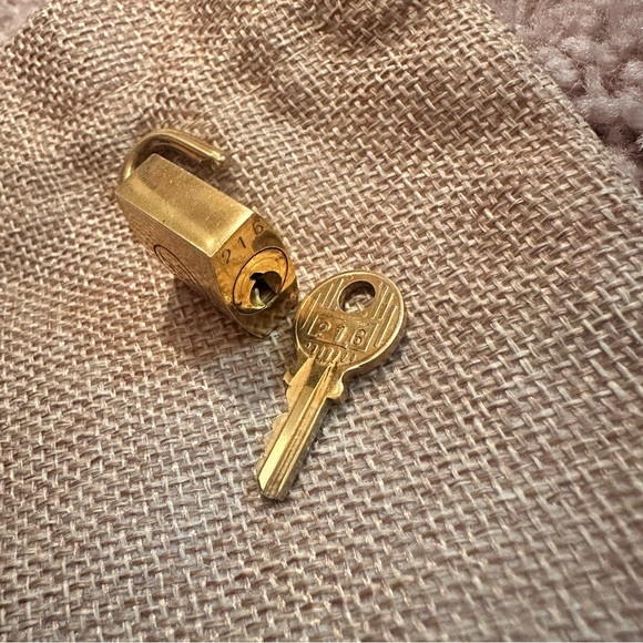 Louis Vuitton #216 - Picture 8 of 9